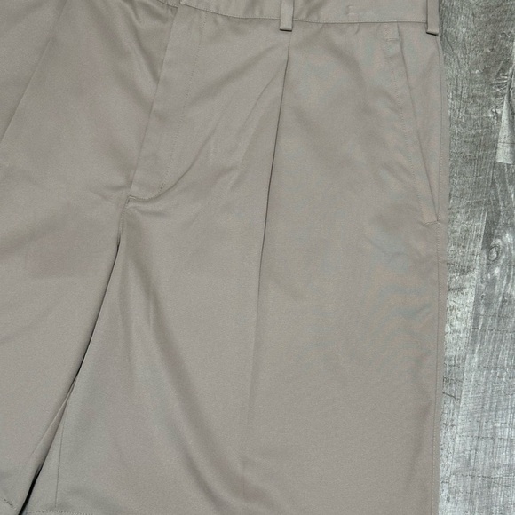 Men’s Nike 42 XL Golf Pleated Shorts Chino Khakis Khaki Tan Dri Fit Casual New - Picture 5 of 11